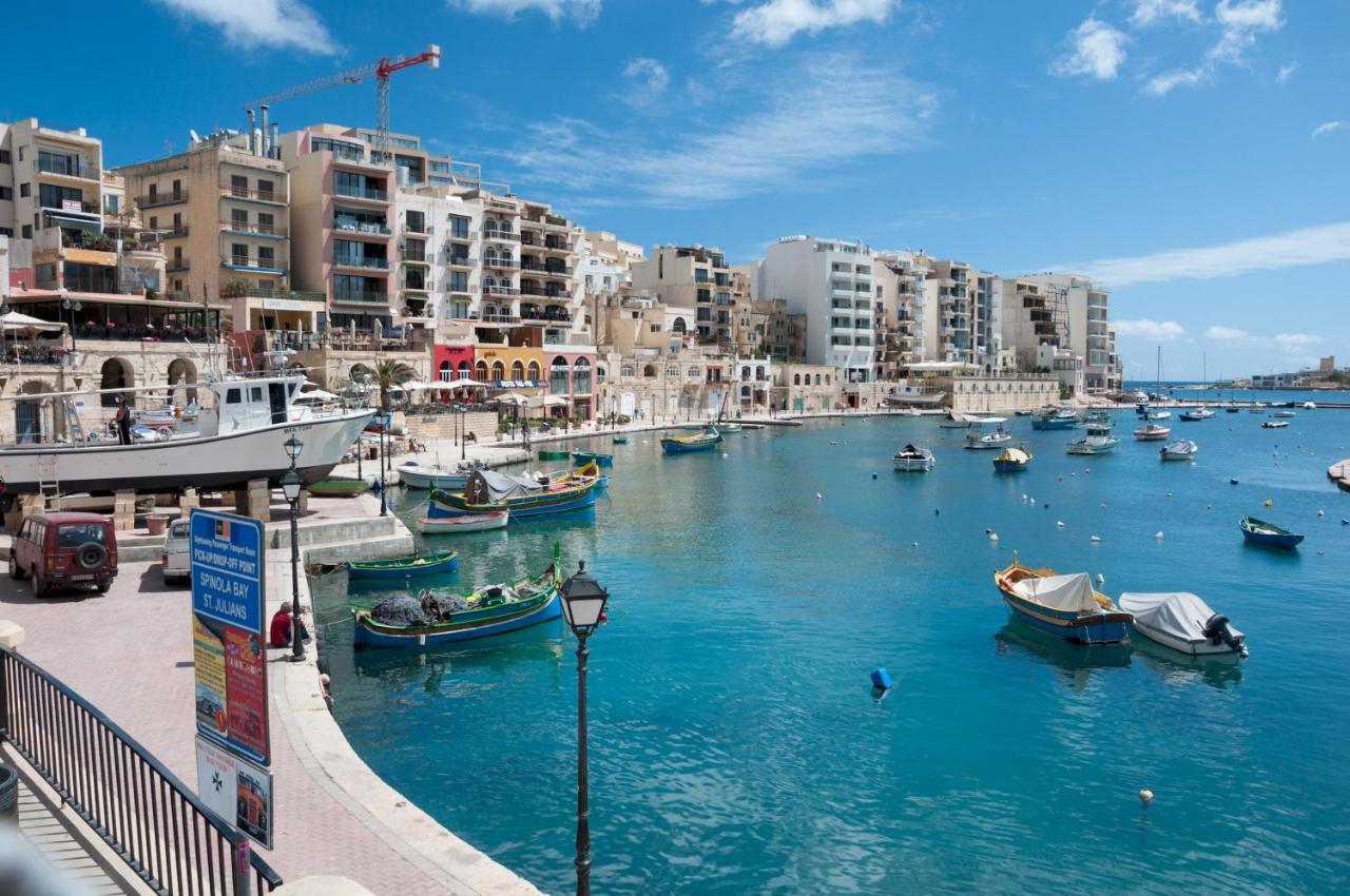 Deluxe Apartment Steps To St George'S Bay San Ġiljan Buitenkant foto