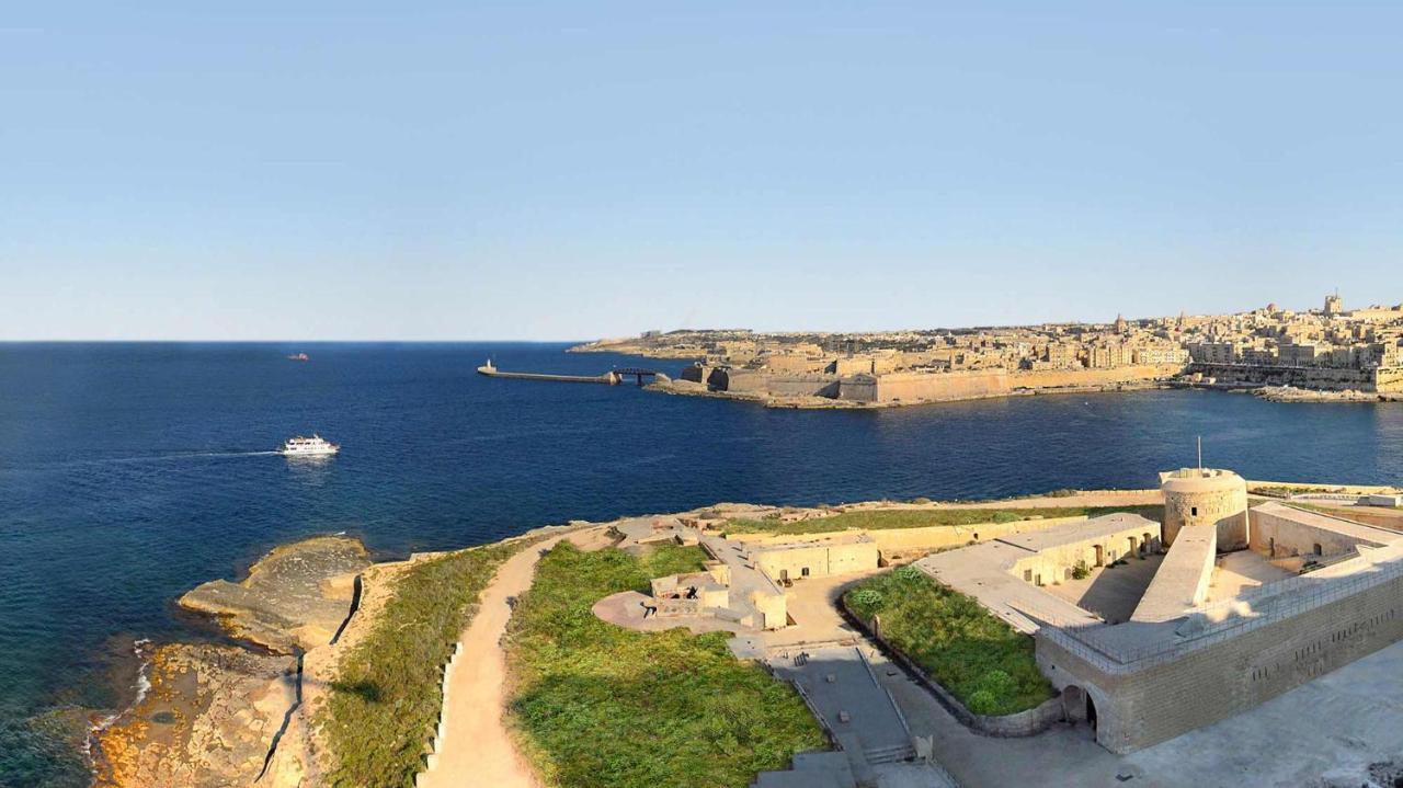 Deluxe Apartment Steps To St George'S Bay San Ġiljan Buitenkant foto