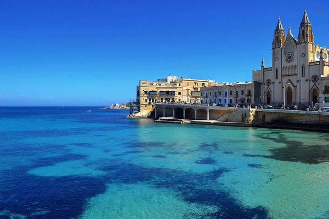 Deluxe Apartment Steps To St George'S Bay San Ġiljan Buitenkant foto