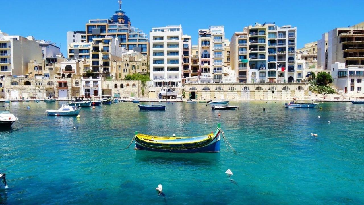 Deluxe Apartment Steps To St George'S Bay San Ġiljan Buitenkant foto